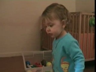 axelle joue dans sa chambre (1)