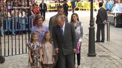 Los Reyes asisten con los príncipes y la infanta Elena a la misa de Pascua