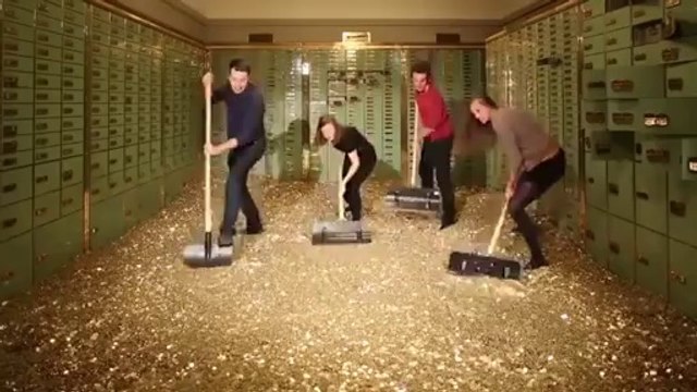 Un coffre géant rempli de pièces mis aux enchères