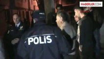 Evinde Yangın Çıktı, Mahalleli Tepki Gösterince Polis Koruma Altına Aldı