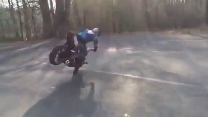 Motorcycle Stunts - Yerinde duramayan adam Stunter13