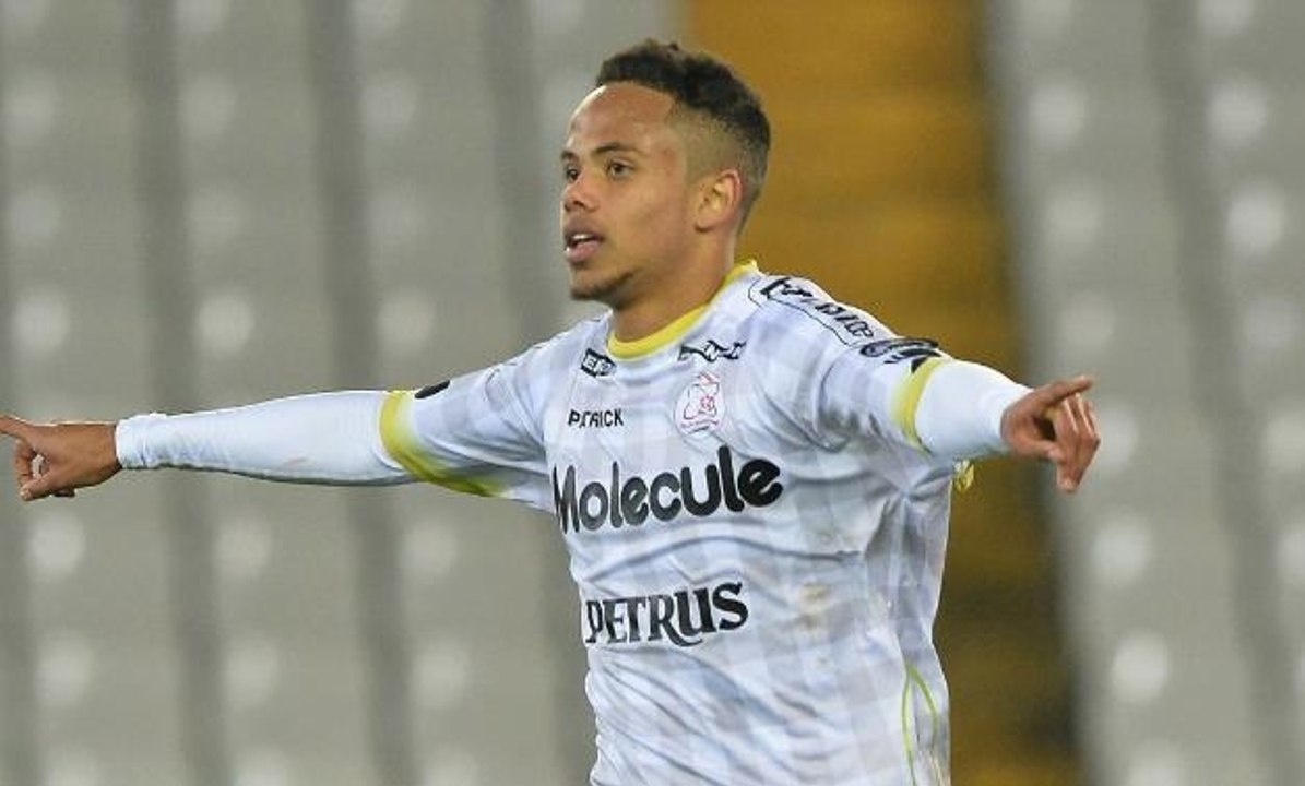 Theo Bongonda crucifie son défenseur d'un dribble foudroyant avant de marquer !