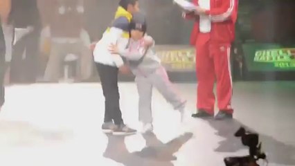 Unbelievable 6 Year Old Girl Break Dancing