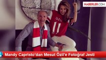 Mandy Capristo'dan Mesut Özil'e Fotoğraf Jesti