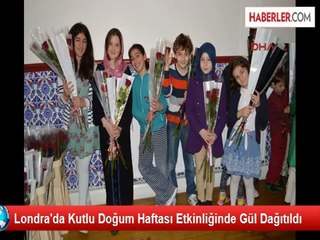 Londra'da Kutlu Doğum Haftası Etkinliğinde Gül Dağıtıldı