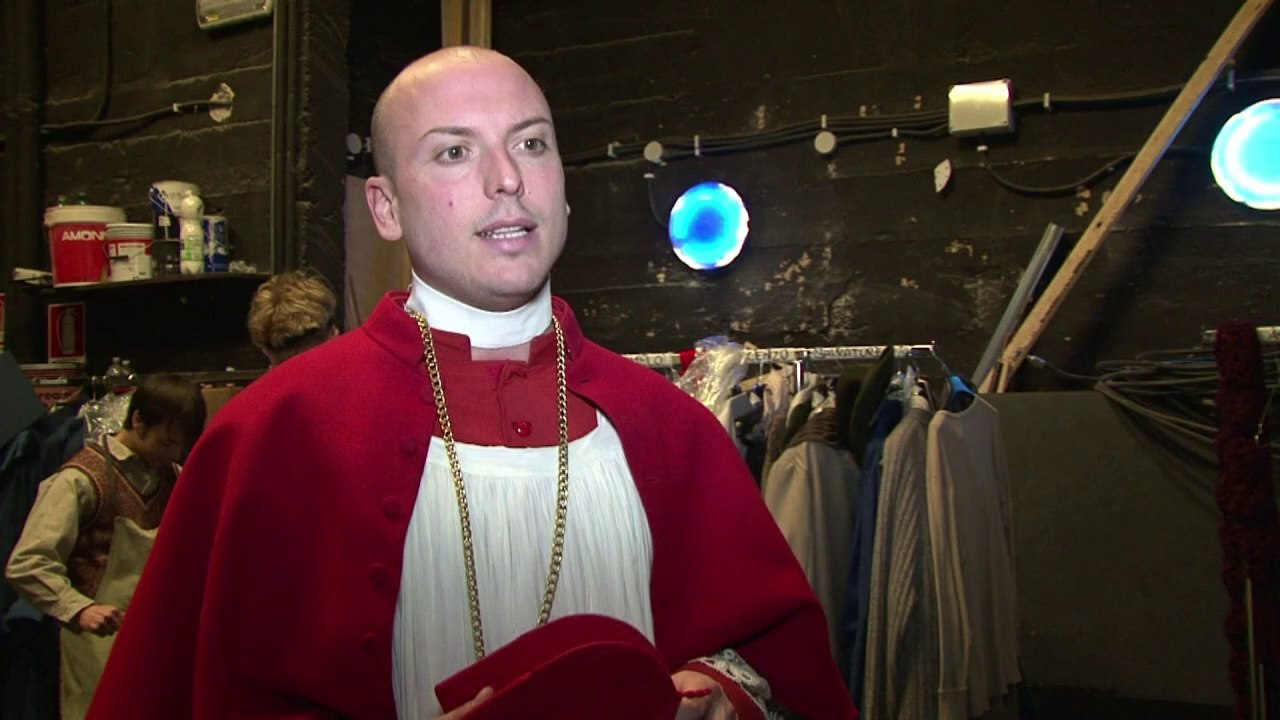 هالة يوحنا بولس الثاني تهيمن على المسارح في روما