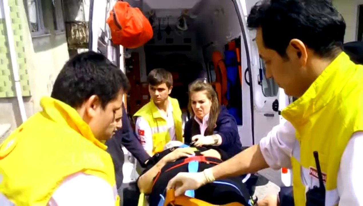 Dursunbey’de Yüksekten Düşen Kadın Ağır Yaralandı