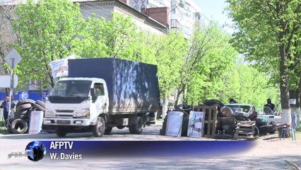 Tanks patrol Slavyansk after fragile Easter truce shattered