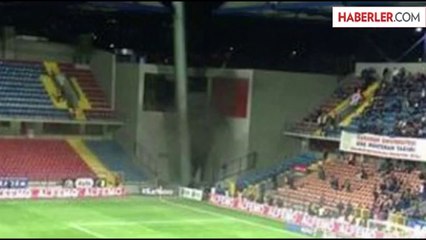 Karabükspor-Eskişehirspor Maçında Yangın Çıktı