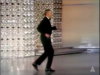 MUTLULUK KAÇ YAŞA KADAR? - Fred Astaire