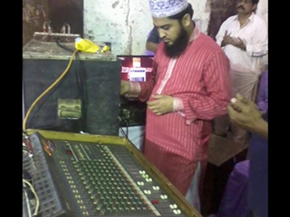 Voice Alhaaj Owais Raza Qadri (Recording  Noman Sound Officiail)