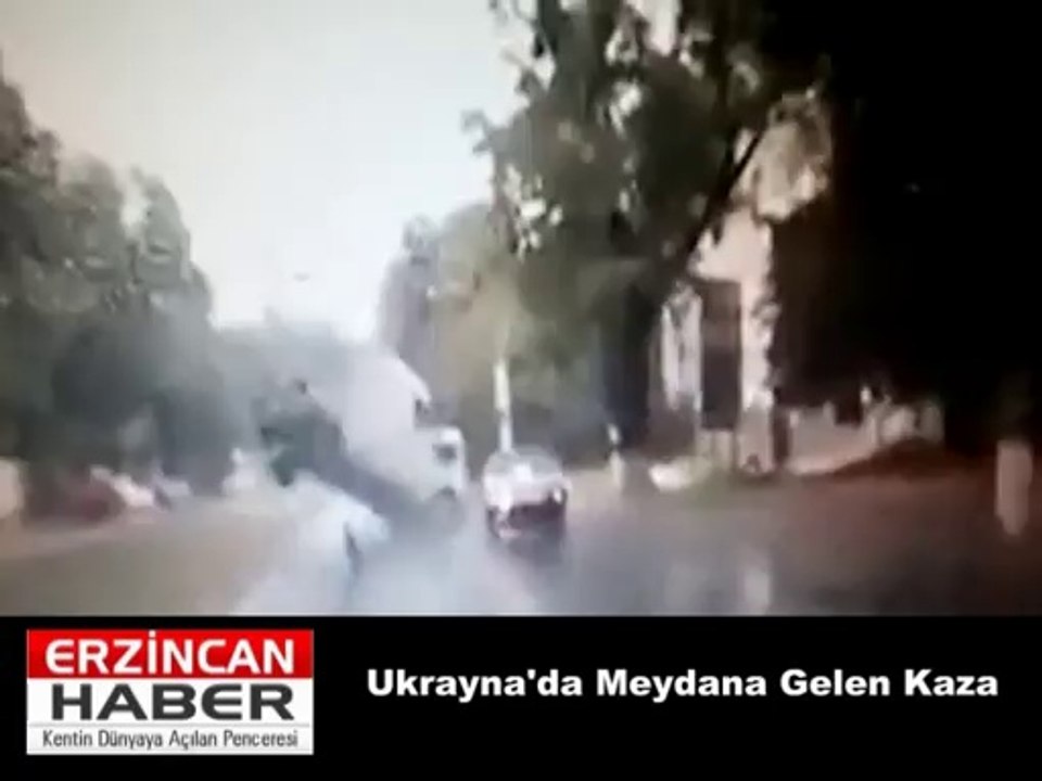 Ukraynada rögar kapağının neden olduğu kaza