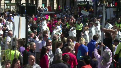 Boston faz maratona um ano após ataque