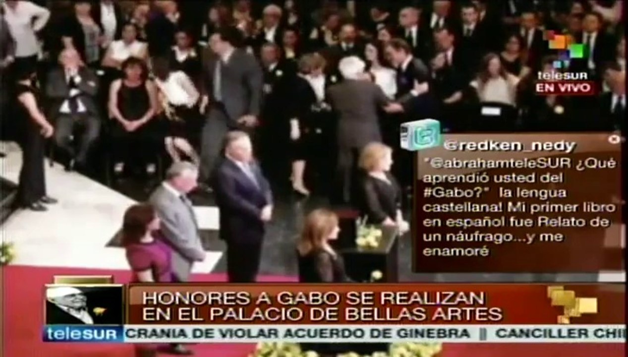 Lectores llegan al Palacio Bellas Artes de México para despedir a Gabo