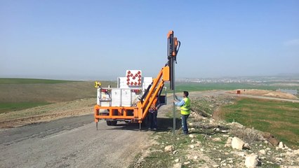 Köy Yolları Trafik İşaret ve Direği Montajı
