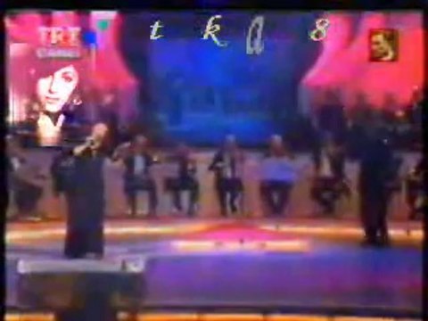 Müzeyyen SENAR-Kırmızı Gülün Alı Var