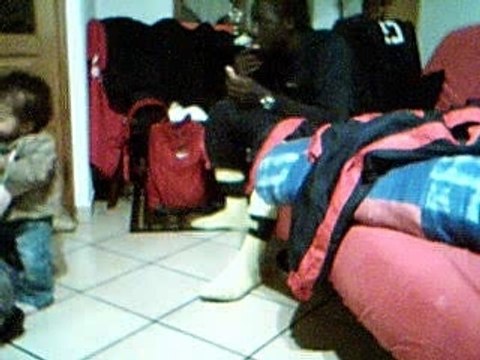 adjia marche seule 11 mois ...