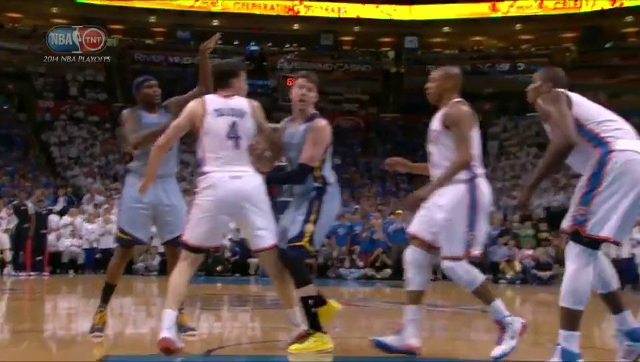 Video Ibaka contre Davis