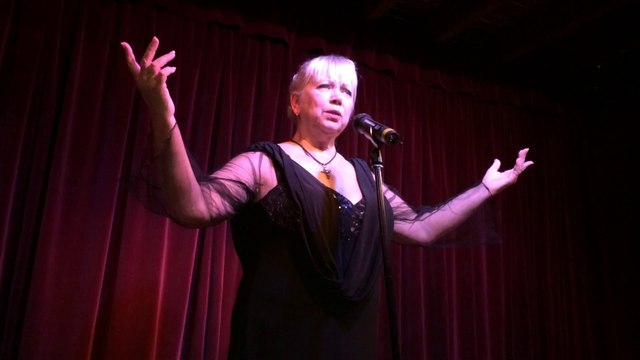 Babeth chante Piaf - J'm'en fous pas mal