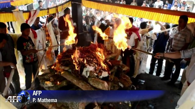 Népal: procession funèbre pour les sherpas tués par l'avalanche