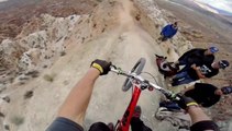 Une descente en VTT au bord du gouffre