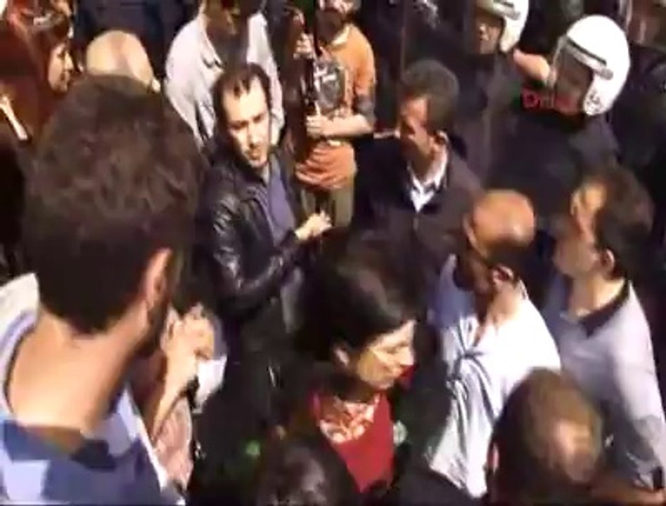 ‘Gezi parkı olayları davası’ sonrası arbede www.halkinhabercisi.com