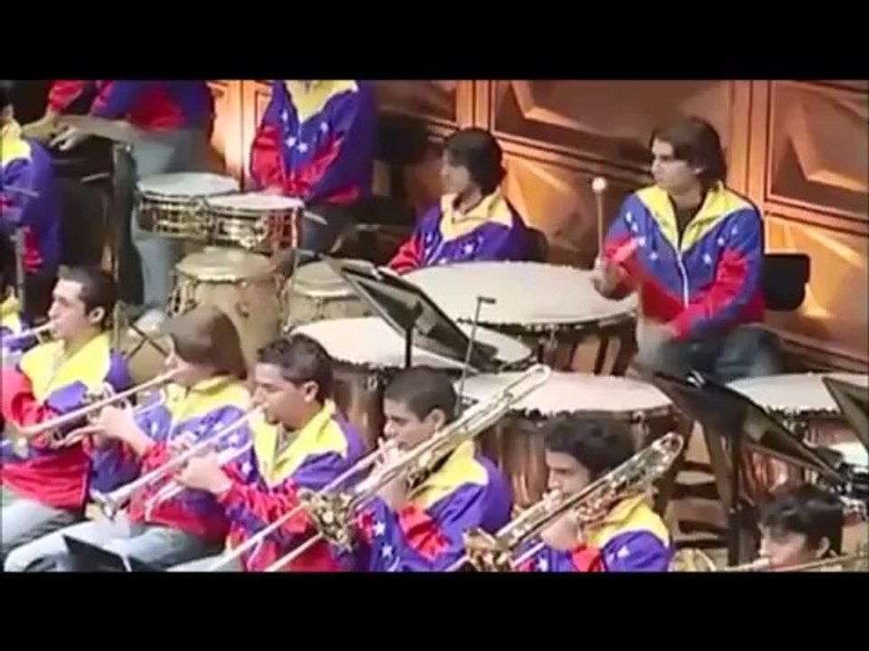Simon Bolivar Senfoni Orkestrası, Gustavo Dudamel şefliğinde çalıyor: "Danzon No.2"