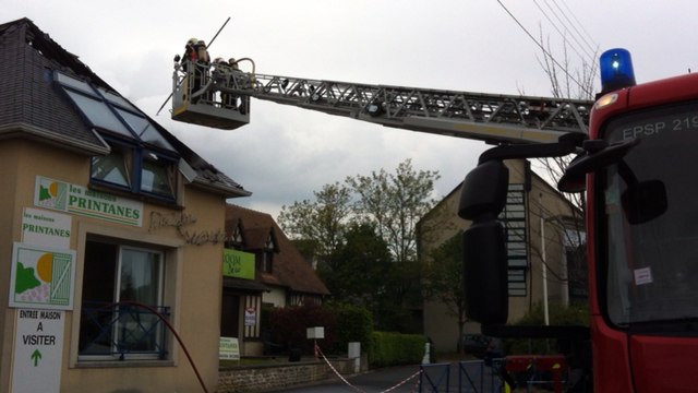 Pavillon témoin en feu