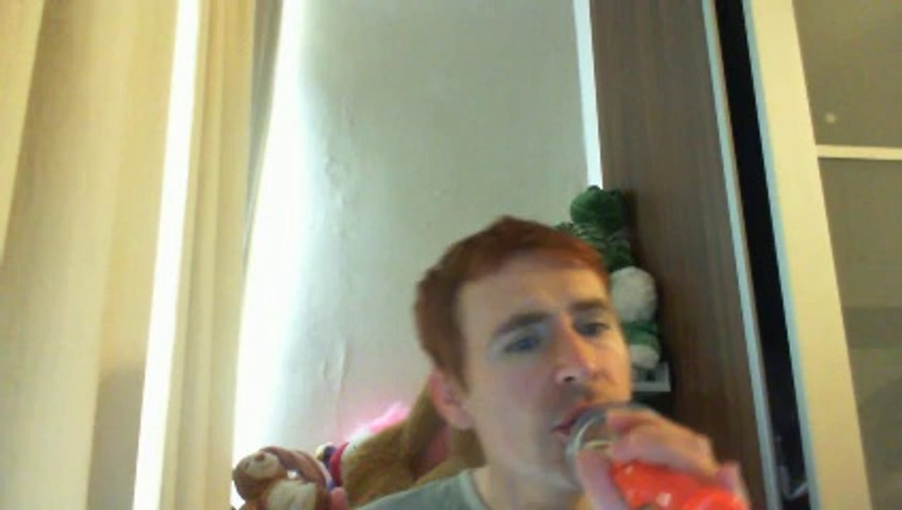 Wiwi égratigne "soundwaves" d'Angie Be