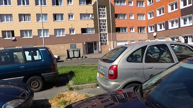 Tensions entre CRS et habitants au Beau-Marais à Calais.