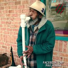 PVC Boru Çalarak Müzik Yapan Dayı