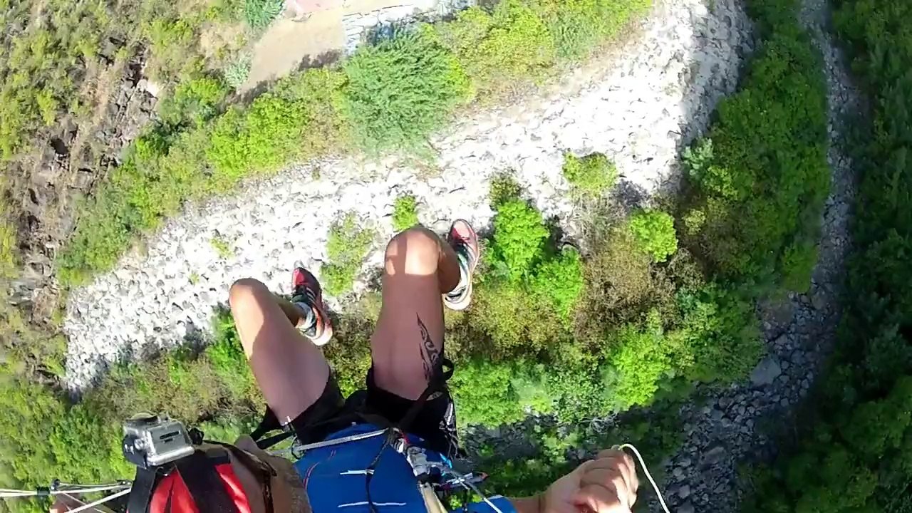 PARAPENTE, STYLE URBAIN, Ile de la Reunion. Paragliding urban style, reunion Island