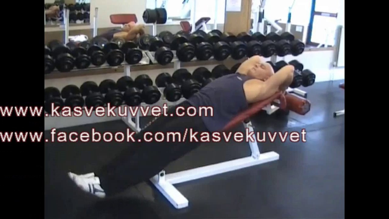 Decline Bench Leg Raise