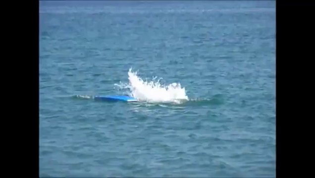 Aqua Titan plonge dans les profondeurs des océans à 3m50 de profondeur!!