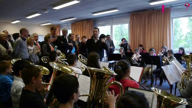 Najat Vallaud-Belkacem découvre l'orchestre à l'école à Vandoeuvre-lès-Nancy (54)