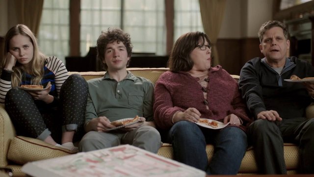 Hilarious HBO commercial : watch Game of Thrones far from your parents!