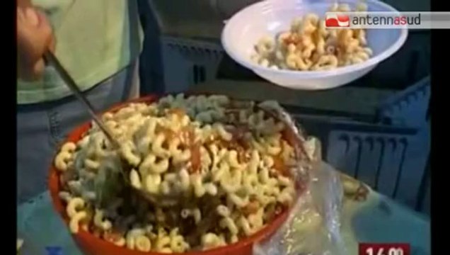 TG 22.04.14 Si riducono i consumi alimentari. 4 milioni di persone chiedono aiuto per mangiare
