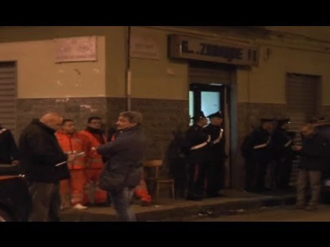 Napoli - Agguato in un circolo a Secondigliano, due morti -2- (19.04.14)