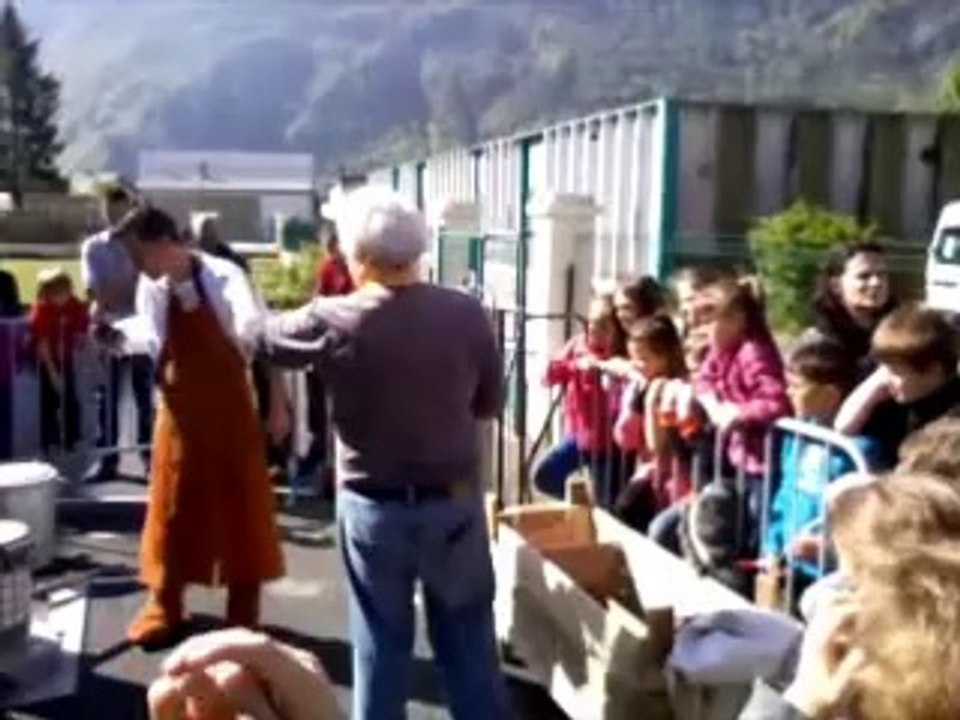 Démonstration d'une coulée à Saint Julien Montdenis