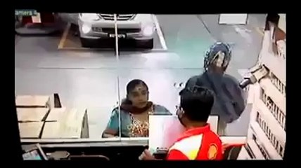 Women Gets robbed