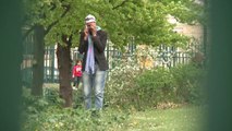 150 لاجئا سوريا يتجمعون في حديقة عامة في ضواحي باريس