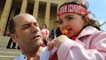 2,5 yaşındaki Düş, 'Atatürk uyansın artık' diye ağladı