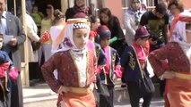 23.04.2014 TOPÇULAR İLKOKULU 2-I SINIFI FOLKLÖR GÖSTERİSİ