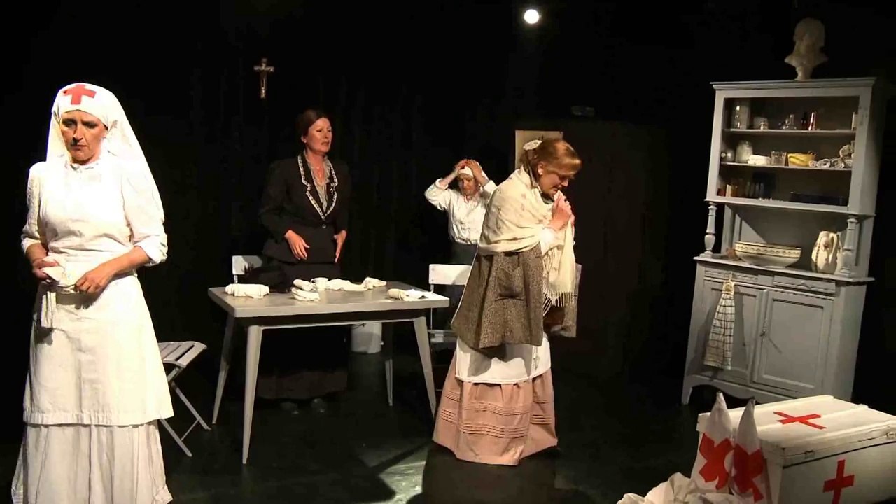 Avignon le OFF 2012   Comme en 14 !- Compagnie du théâtre Pouffe - YouTube