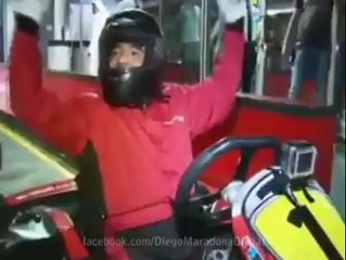 Tras el escándalo de sus mujeres, Maradona se divierte en Dubai