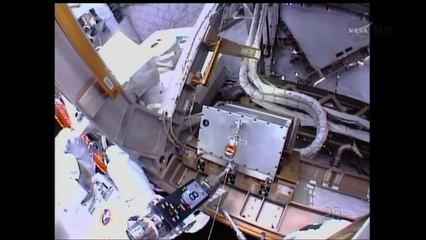 Скачать видео: Sortie dans l'espace pour deux astronautes de l'ISS pour réparer un ordinateur