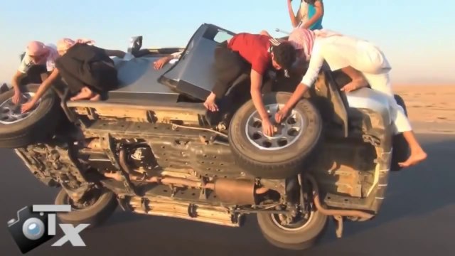 Changer les roues d'une voiture en roulant