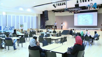 طلاب أجانب يتحدثون العربية في الإمارات