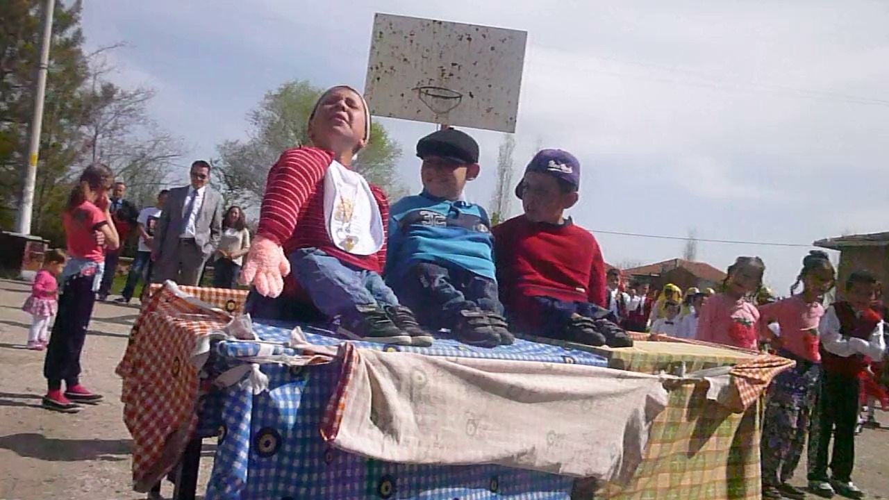 4/A SINIFI 23 NİSAN GÖSTERİSİNDEN BİR BÖLÜM...