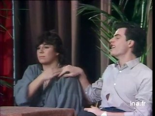 Michèle Bernier et Bruno Gaccio "Drague au dancing" - Archive INA